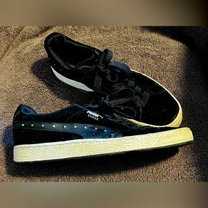 Very cool Black Suede Puma’s with Rhinestones! Sz 8.5